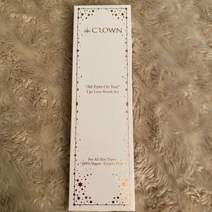 2 for $15/ 3 for $20 Crown 5-pc ‘All Eyes On You’ luxe brush set